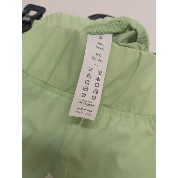 Halara High Waisted Dolphin Hem Casual Shorts 2" Green Size Small NWT - Picture 9 of 9